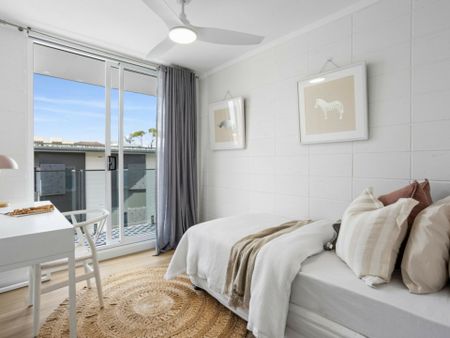 Renovated Beachside Apartment Moments from Mona Vale Beach - Photo 4