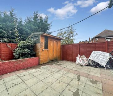 4 bedroom end of terrace house to rent - Photo 5