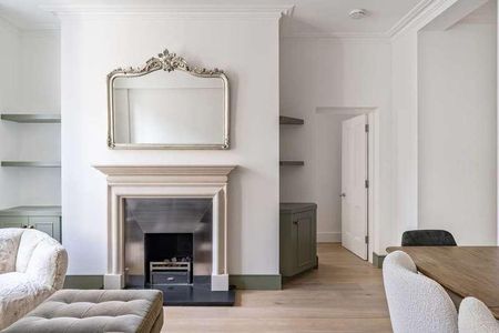 Earls Court Square, Earls Court, SW5 - Photo 2