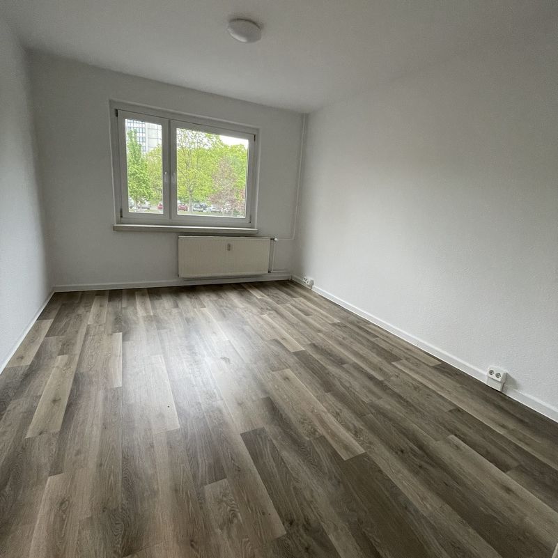 3-Raum-Wohnung mit großem Balkon und Aufzug - Foto 1