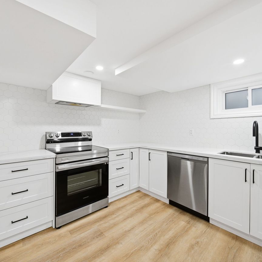 For Lease - 6 Corbett Crescent, Aurora, Ontario - Photo 1