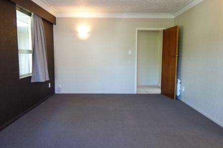 Rear 2 bedroom unit near St Albans - Photo 2