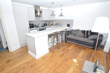 property to rent High Street, Wivenhoe, Colchester, Essex, CO7 - Photo 4