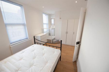 4 bedroom terraced house to rent - Photo 5