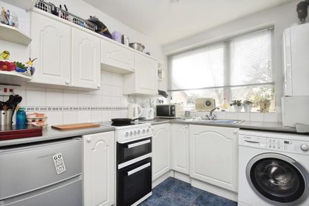 2 bedroom maisonette to rent - Photo 2
