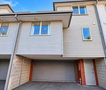 3-Bed, Double Garage and 3-Storeys - Photo 5
