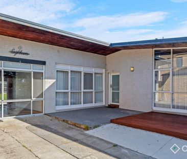 Charming 4-Bedroom Home with Spacious Backyard - Photo 5