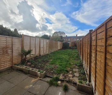 3 bedroom terraced house to rent - Photo 6