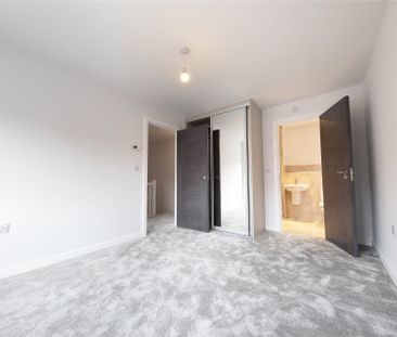 4 bedroom House in Russell Chase, Binfield - Photo 3