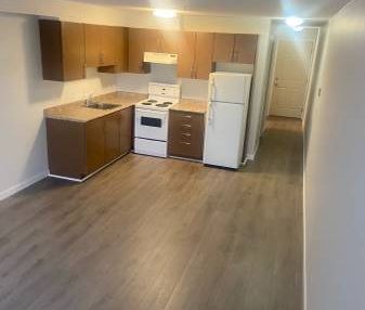 Bachelor / Studio - Available - Boundary & East Hastings - Photo 2