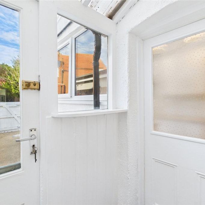 2 bedroom end of terrace house to rent - Photo 1