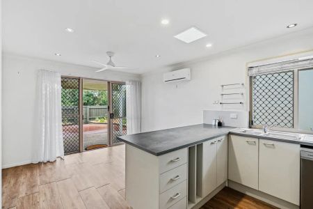 “Stunning Two-Bedroom Villa with City Views in a Quiet Complex” - Photo 2