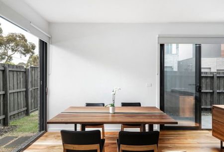 Elegant & Spacious Townhouse - Photo 5