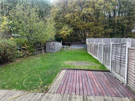 3 bedroom semi-detached house to rent - Photo 4