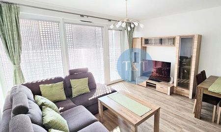 KRÁSNY 2 IZBOVÝ BYT s loggiou a parkovaním na RAČIANSKEJ ul. - NOVÉ MESTO - Fotografia 4
