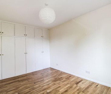 4 bedroom detached house to rent - Photo 3