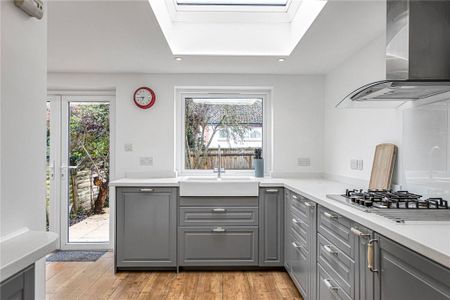 3 bedroom detached house to rent - Photo 4