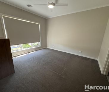 Modern Three Bedroom House - Photo 3