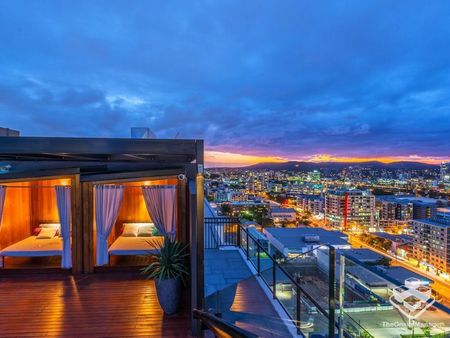 Unfurnished one bedroom in South Brisbanes prime location - Photo 2