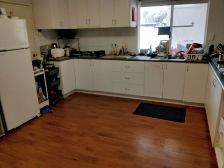 East Cannington - Photo 3