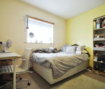 3 bedroom end of terrace house to rent - Photo 3