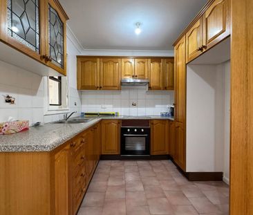 NEWLY RENOVATED 3-BEDROOM FAMILY HOME WITH POOL! - Photo 4