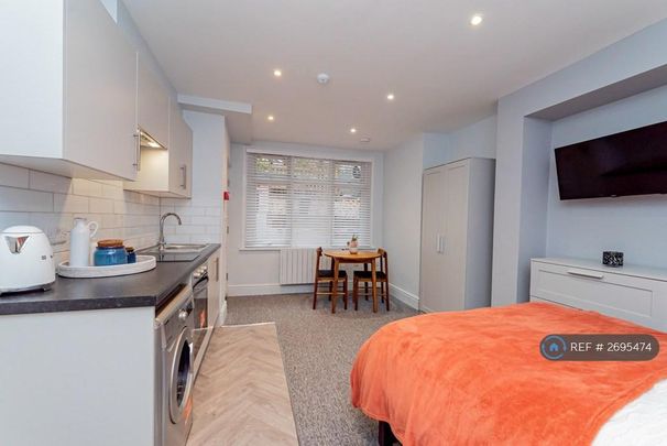 Studio to rent - Photo 1