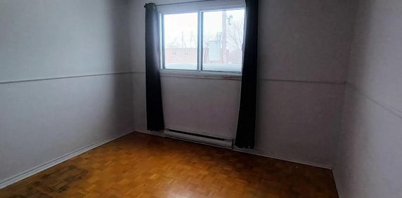 TERREBONNE 4 1/2 LIBRE PRÈS TERMINUS D'AUTOBUS TERREBONNE - Photo 2