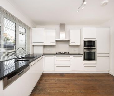 3 bedroom flat to rent - Photo 3