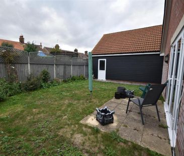 2 bedroom detached bungalow to rent - Photo 3
