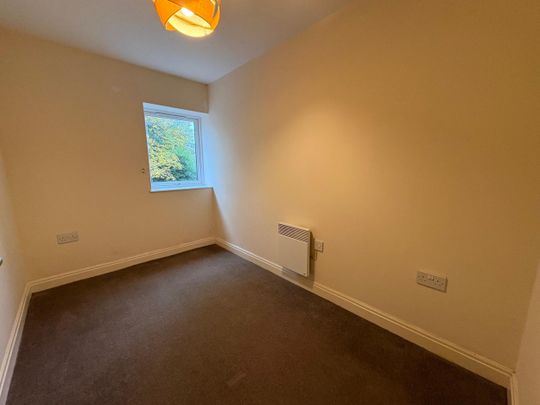 6 Royal Court, Hindley, , UK - Photo 1