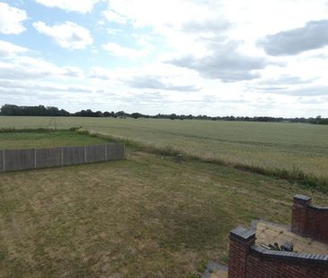 4 bedroom detached house to rent - Photo 3