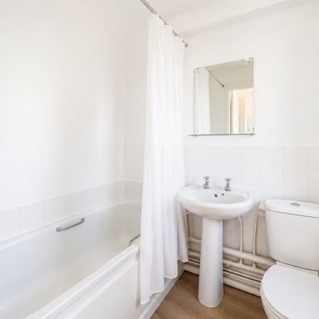 Flat to rent - Boone Street, London, SE13 - Photo 3
