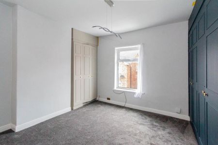 2 bedroom end of terrace house to rent - Photo 3