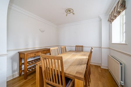 2 bedroom mews to rent - Photo 3