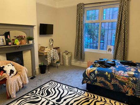 6 bedroom terraced house to rent - Photo 3