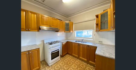 2 BEDROOM FLAT - Photo 2