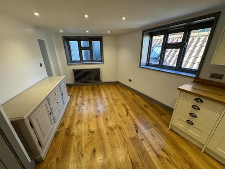 2 bedroom maisonette to rent - Photo 3