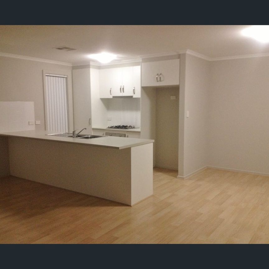 4 BR, 2 BATHROOM HOME IN PREMIUM LOCATION! - Photo 1