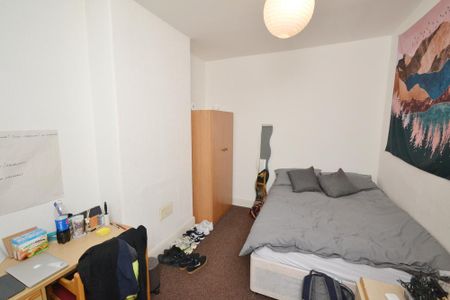 4 bedroom terraced house to rent - Photo 5