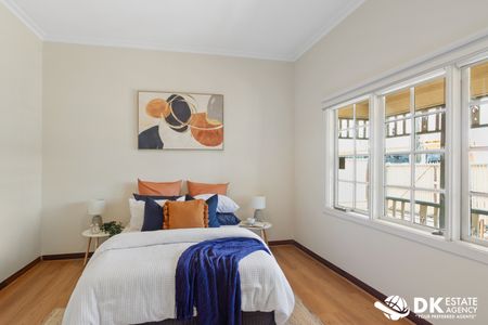 Spacious Family Home with 7 Bedrooms in Prime Sunshine North Location - Photo 5