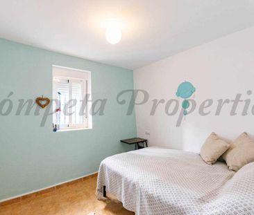 Townhouse in Cómpeta, Inland Andalucia in the mountains - Photo 6