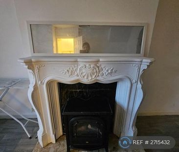 4 bedroom semi-detached house to rent - Photo 4