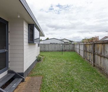 Tidy home, great location! - Photo 2