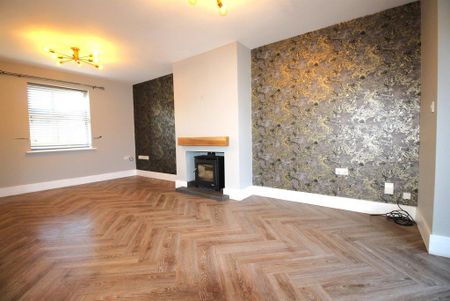 4 bedroom detached house to rent - Photo 2