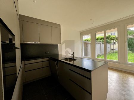 LARGE GARDEN AND FRESHLY RENOVATED KITCHEN - Photo 3