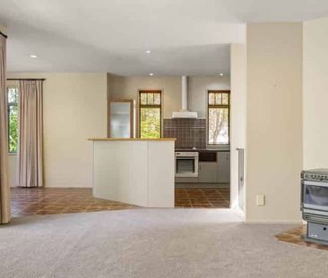 Spacious 3-Bedroom Home with Stunning Views - Available Now! - Photo 1