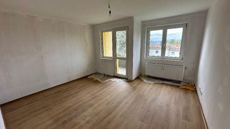 Schöne, zentral gelegene 2-Zimmer-Wohnung mit Loggia - Photo 3