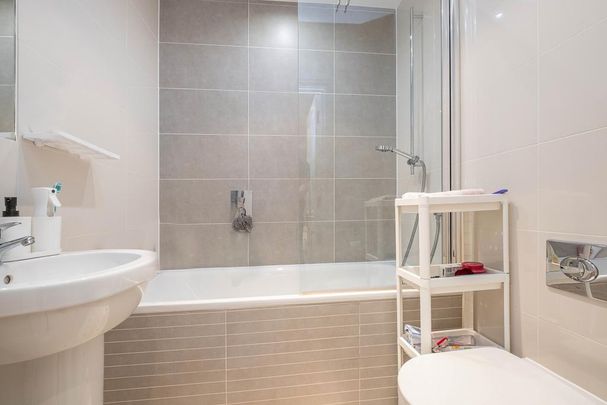 4 bedroom semi-detached house to rent - Photo 1