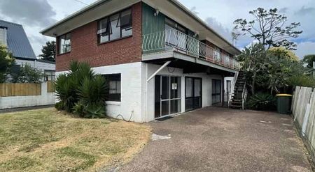 Spacious Family Living in Henderson Valley - Photo 3